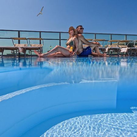 Hotel Universal Cattolica Esterno foto