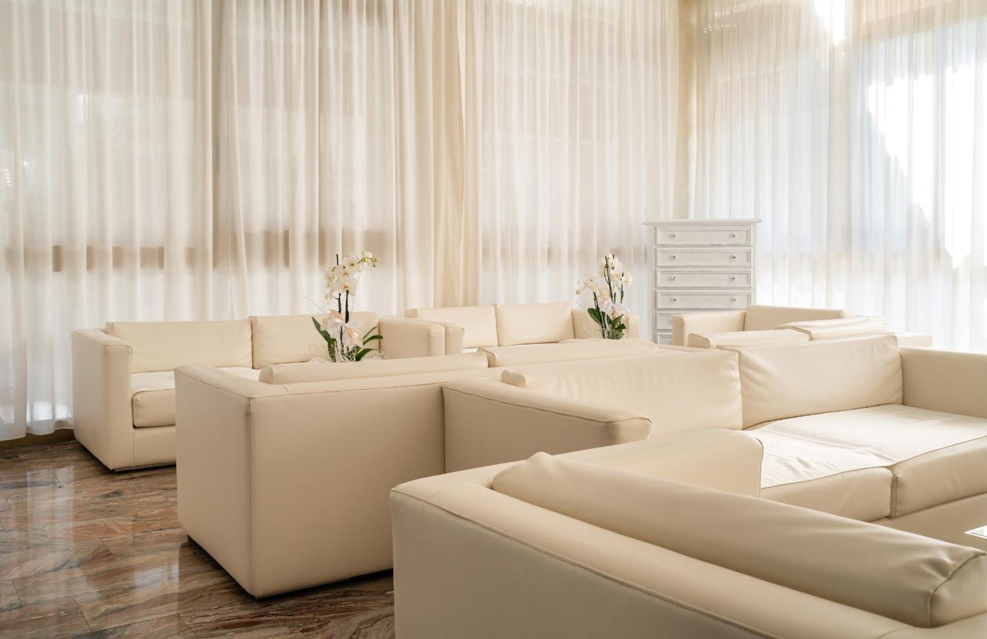 Hotel Universal Cattolica Esterno foto