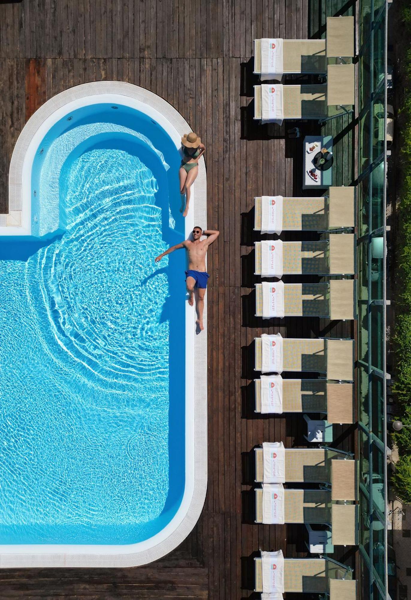 Hotel Universal Cattolica Esterno foto