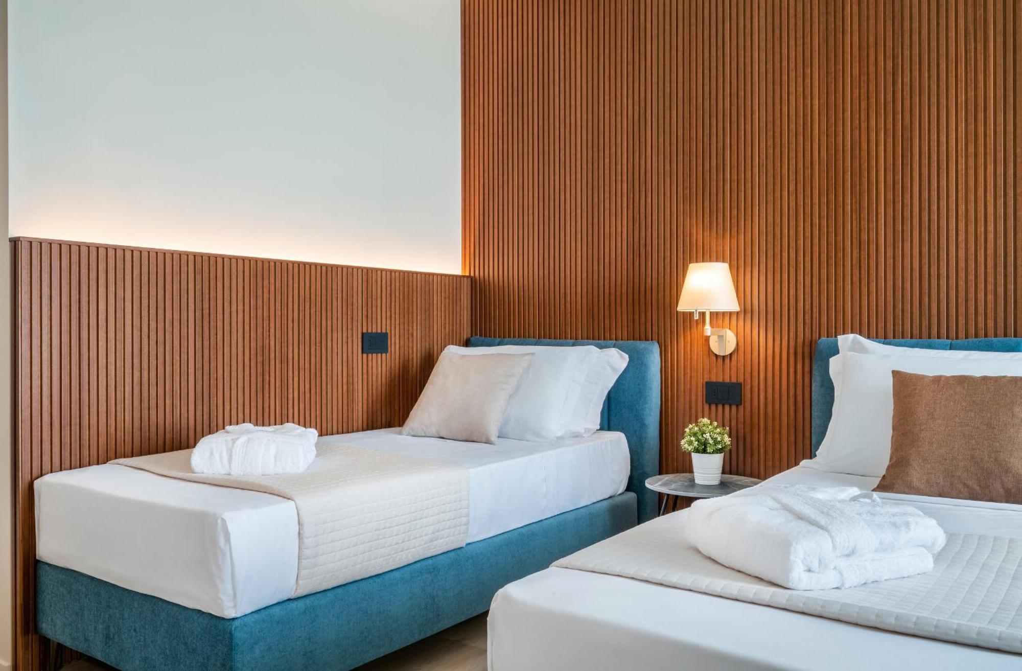 Hotel Universal Cattolica Esterno foto