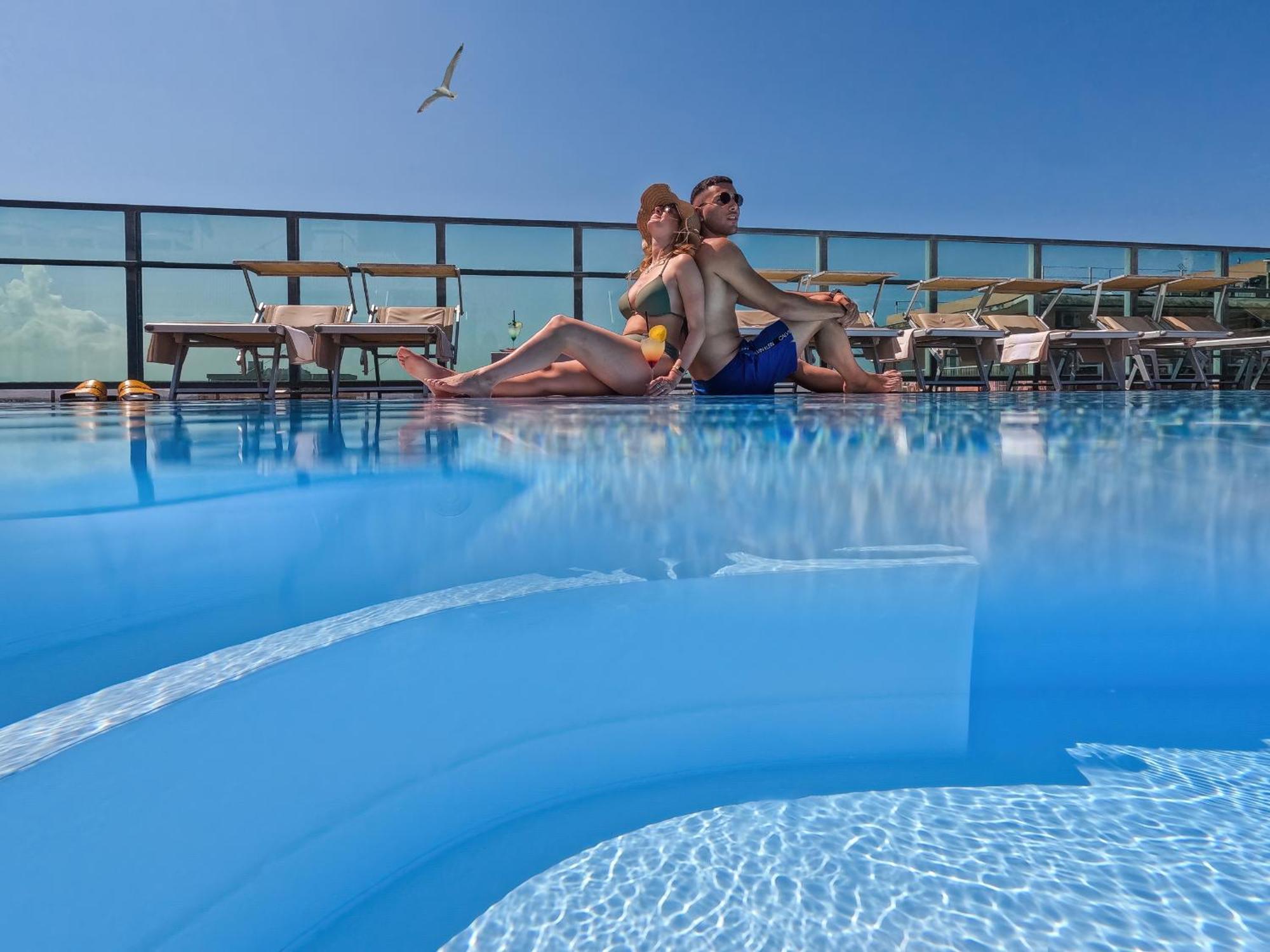 Hotel Universal Cattolica Esterno foto